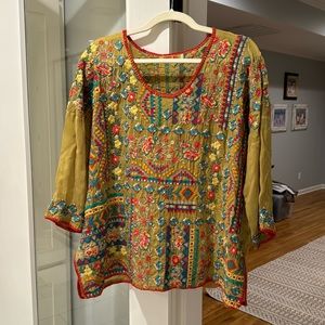 Johnny Was embroidered top size large.